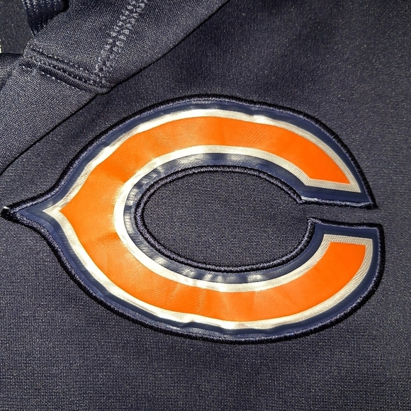 A Nike Therma-fit official NFL Chicago Bears hoodie in a men's size medium. - Picture 2 of 7